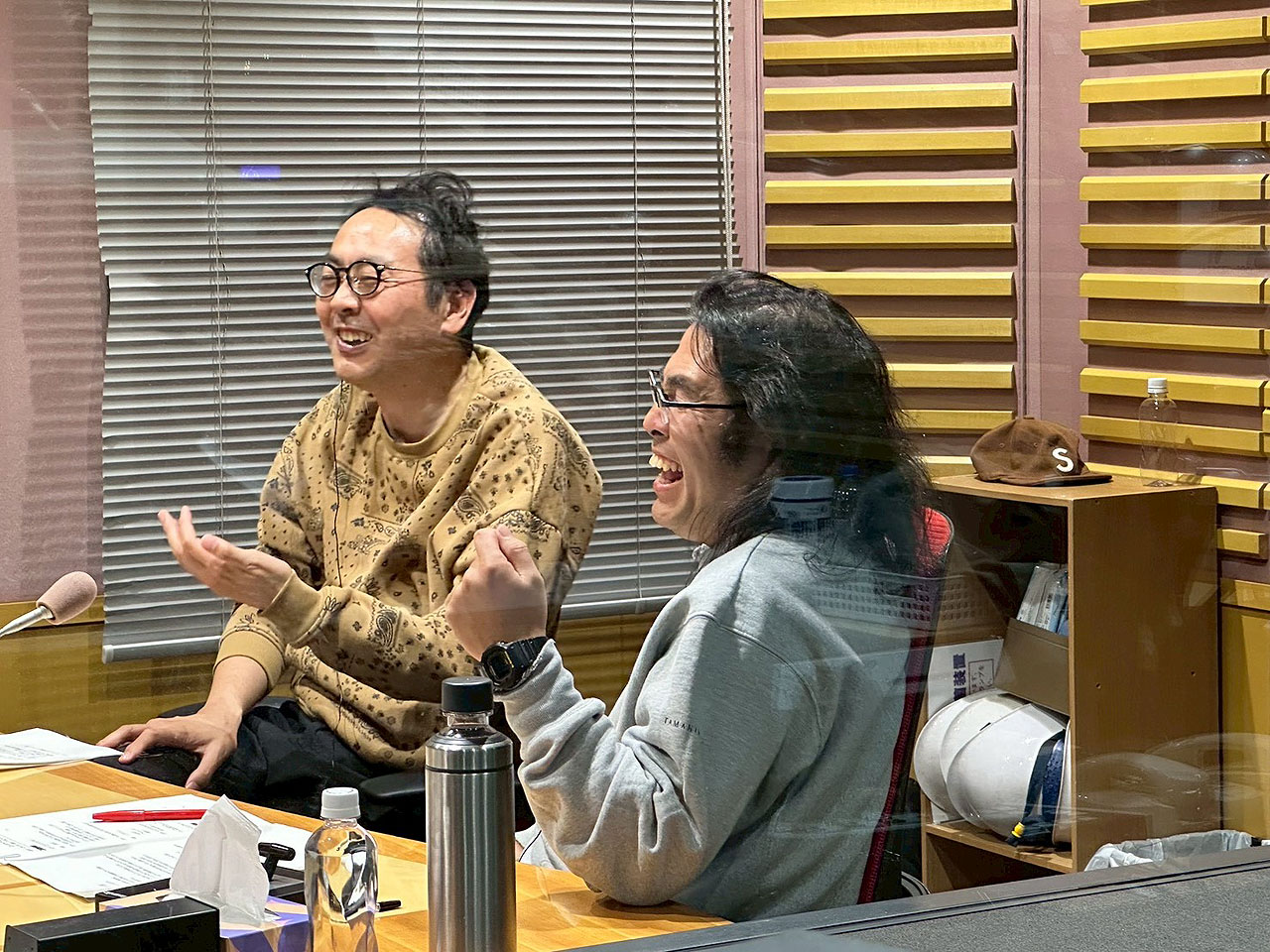 アンガールズ田中（左）とロッチ中岡