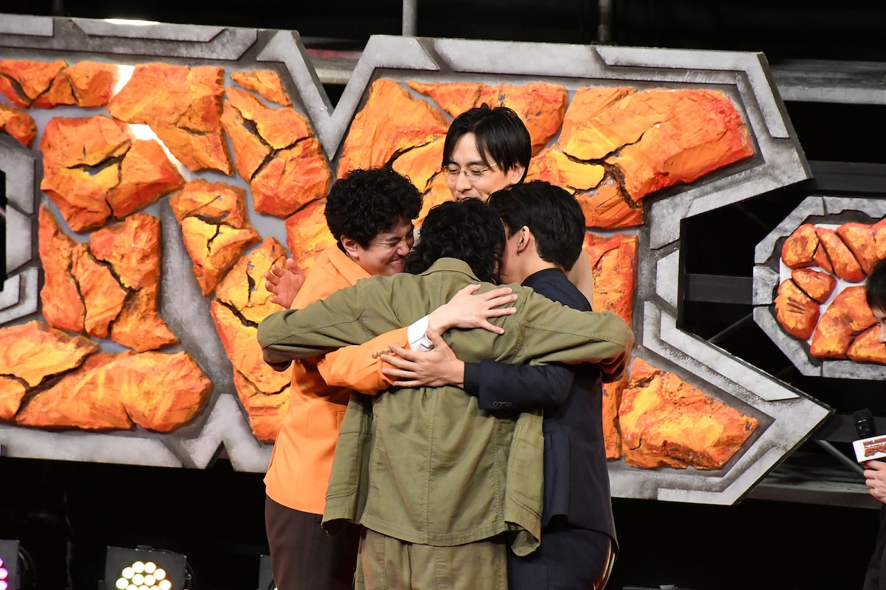 抱き合うカナメストーンとカベポスター [画像ギャラリー 5/64