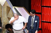 泣いていそうなスタミナパン麻婆（左）