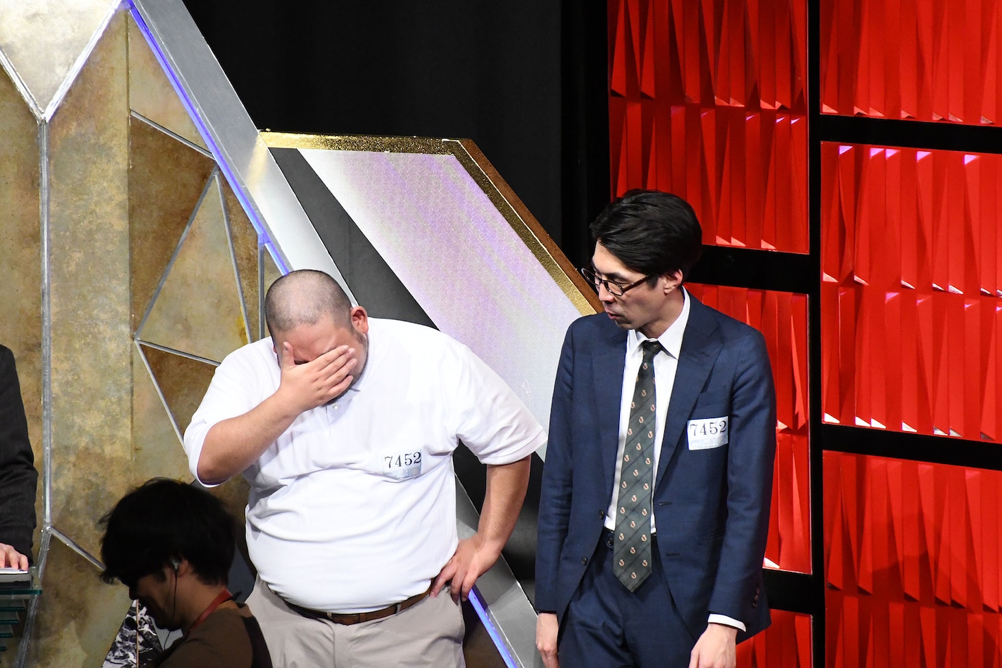 泣いていそうなスタミナパン麻婆（左）