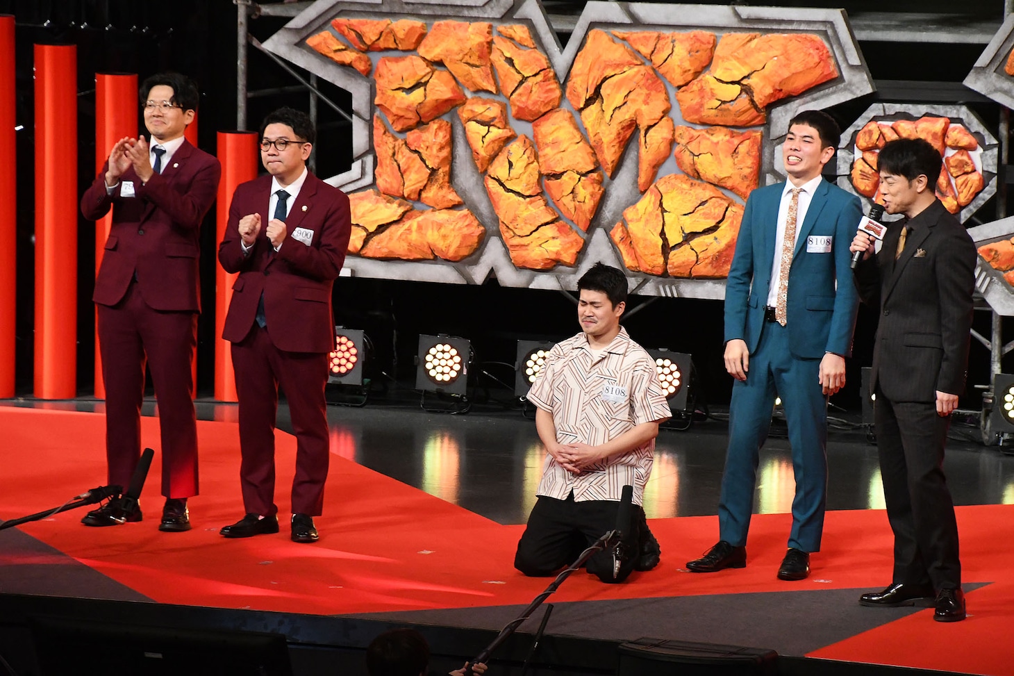 ミキに敗れ、膝から崩れ落ちる豆鉄砲・東