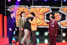 20世紀と抱き合うカナメストーン