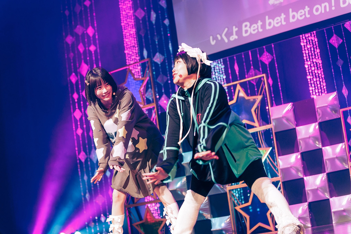 「♪ちゅ、多様性。」でコラボするあのと、“2頭身のあのちゃん”ことキンタロー。