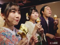 左から、広本瑠璃、中山夏月姫、かが屋・賀屋