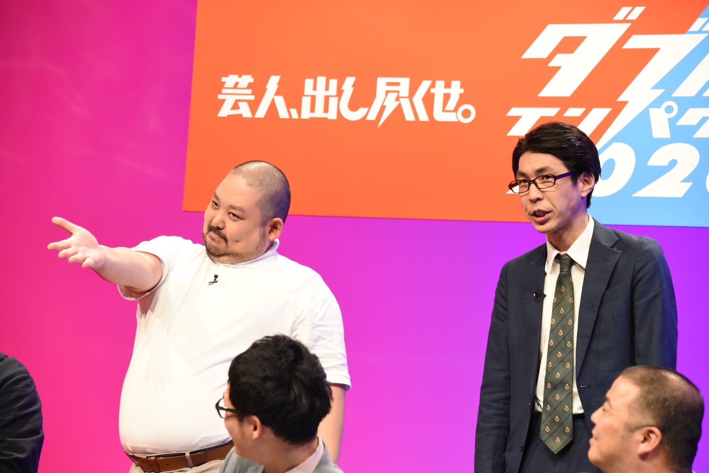 キラーフレーズを連発するスタミナパン麻婆（左）