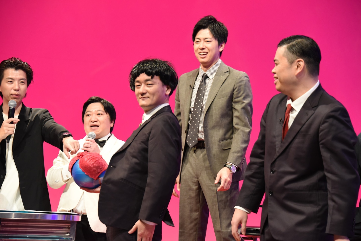 「僕たちは、下ネタから行きます」と宣言し、“ブラボール”を取り出したななまがり森下