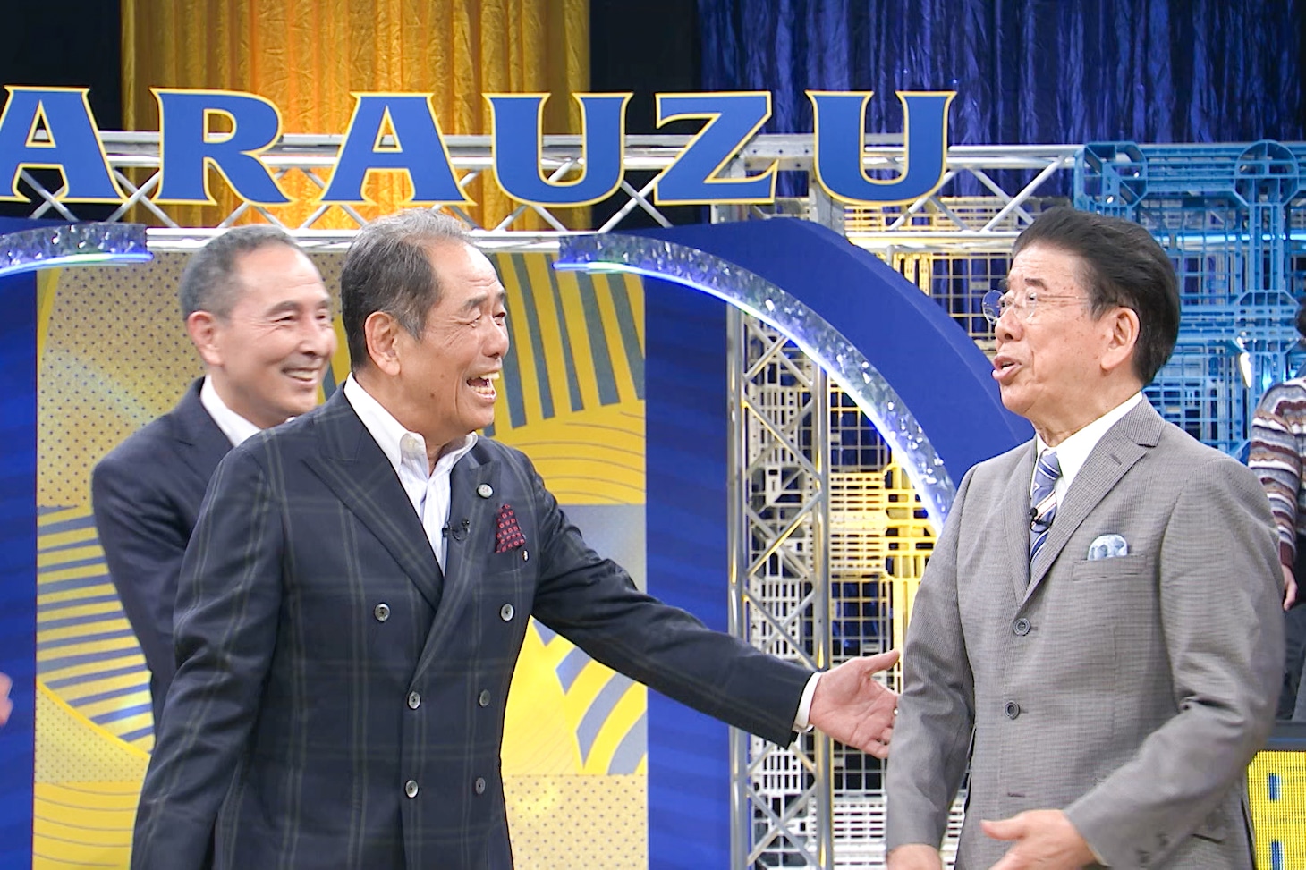 左からザ・ぼんち、西川きよし