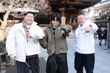 菊池風磨（中央）とチョコレートプラネット