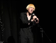 歌う真空ジェシカ・ガク