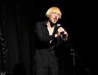 歌う真空ジェシカ・ガク