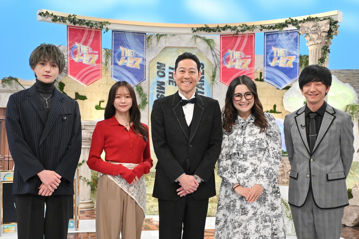 左から八木勇征、森香澄、東野幸治、ギャル曽根、パンサー向井