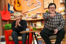 左から、朝井リョウ、春とヒコーキぐんぴぃ