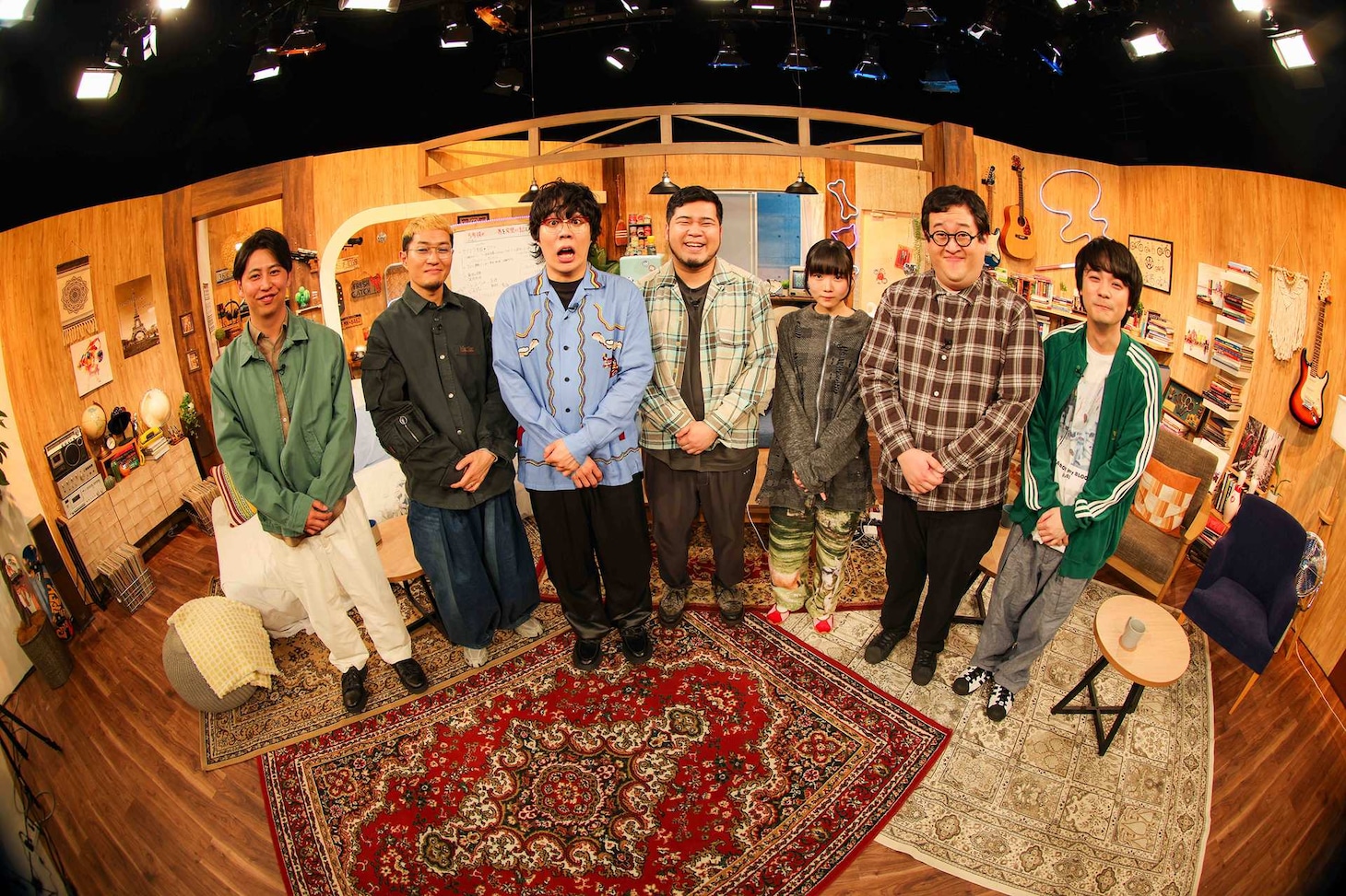 「5年後のお笑い界を完璧に予言してやろう！」をテーマに語る出演者たち