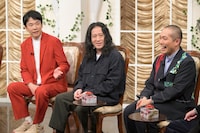 左から、かまいたち濱家、ピース又吉、ラブレターズ塚本