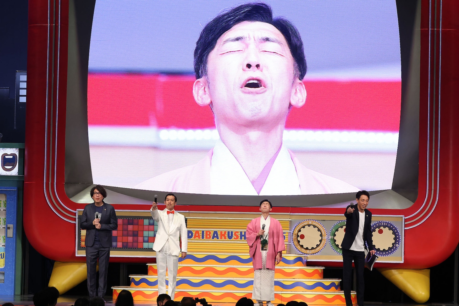 第2部の開幕を告げる天津・木村