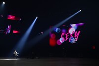 野田クリスタルが1万人会場から無観客配信で放つ多量のセクシー、年越しカウントダウンはズレる