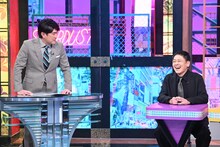 左から藤井貴彦、くりぃむしちゅー有田