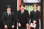 左から知念侑李、髙地優吾、山田涼介