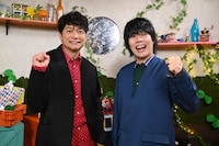 左から香取慎吾、令和ロマンくるま