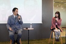 左から桃月なしこ、チュートリアル徳井