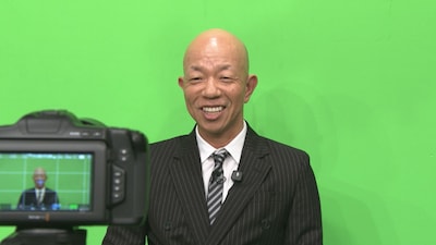 AI小峠を作成するべく撮影に臨むバイきんぐ小峠