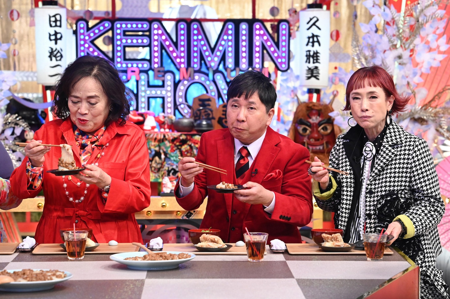 左から渡辺えり、爆笑問題・田中、久本雅美