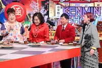 左から森公美子、渡辺えり、爆笑問題・田中、久本雅美