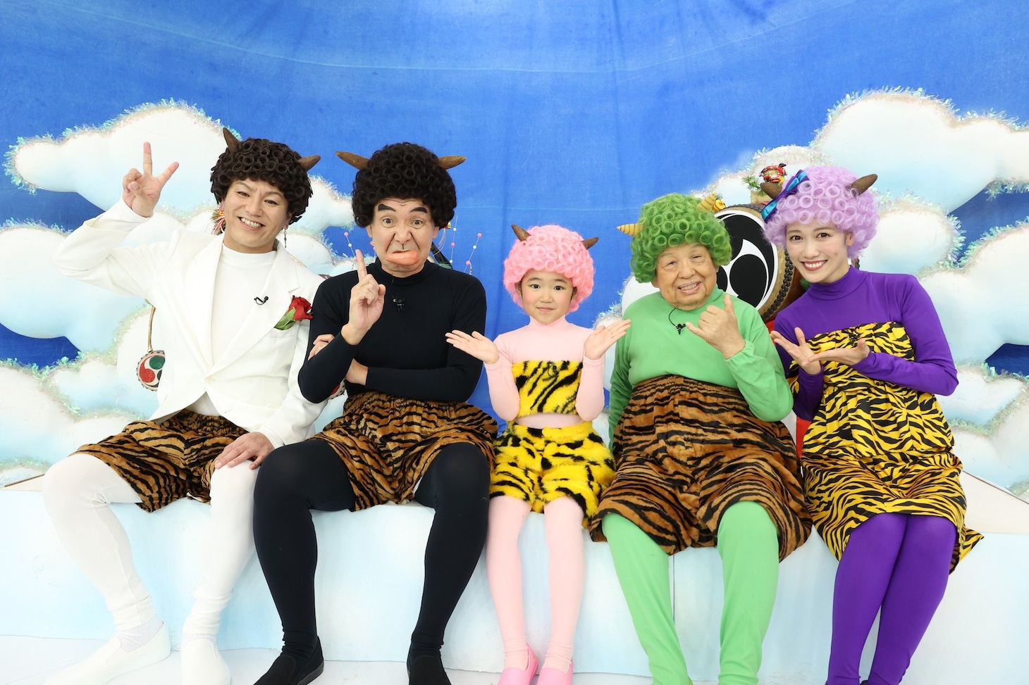 左から、狩野英孝、ダチョウ倶楽部・肥後、永尾柚乃、高木ブー、高城れに