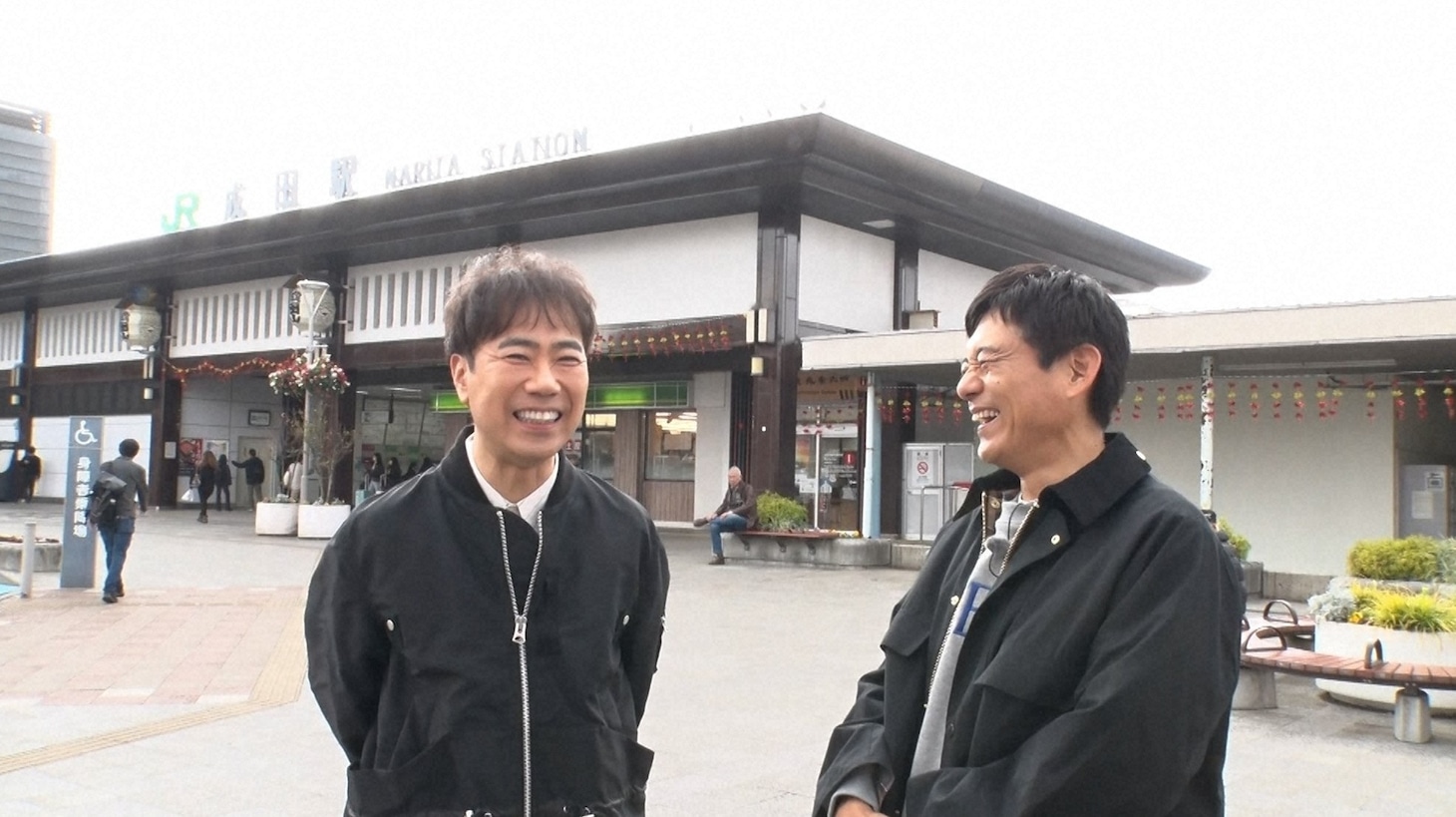 左から藤井隆と博多華丸