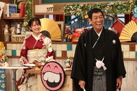左から、原田葵、明石家さんま