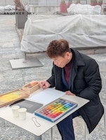 絵画を制作するくりぃむしちゅー上田