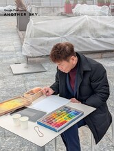 絵画を制作するくりぃむしちゅー上田