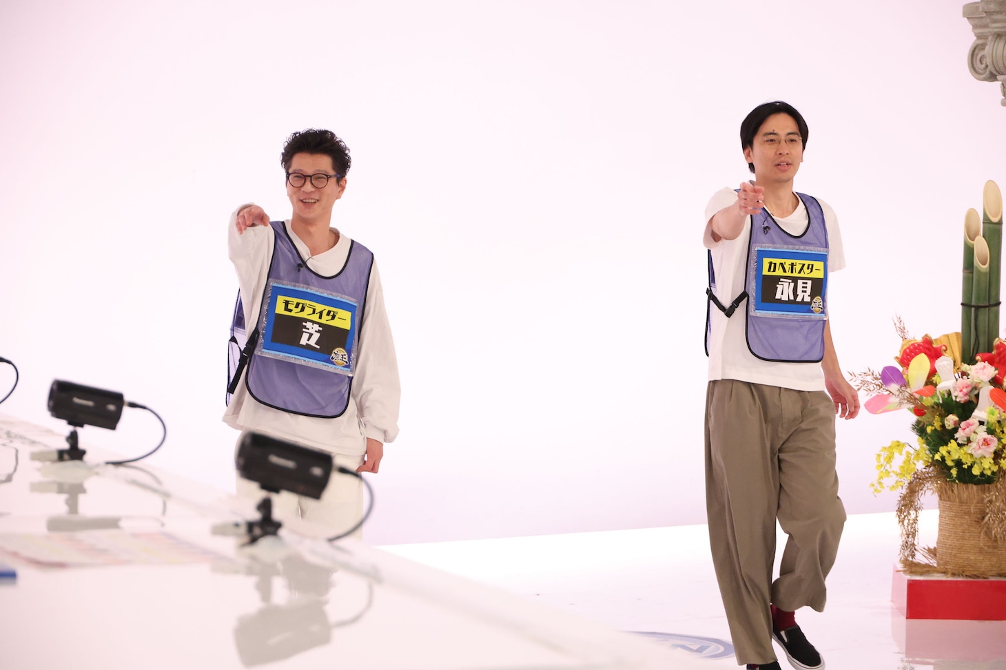 左からモグライダー芝、カベポスター永見