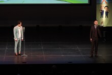 オール阪神・巨人結成50周年公演に明石家さんまが駆けつける、おむつプレゼントで伏線回収