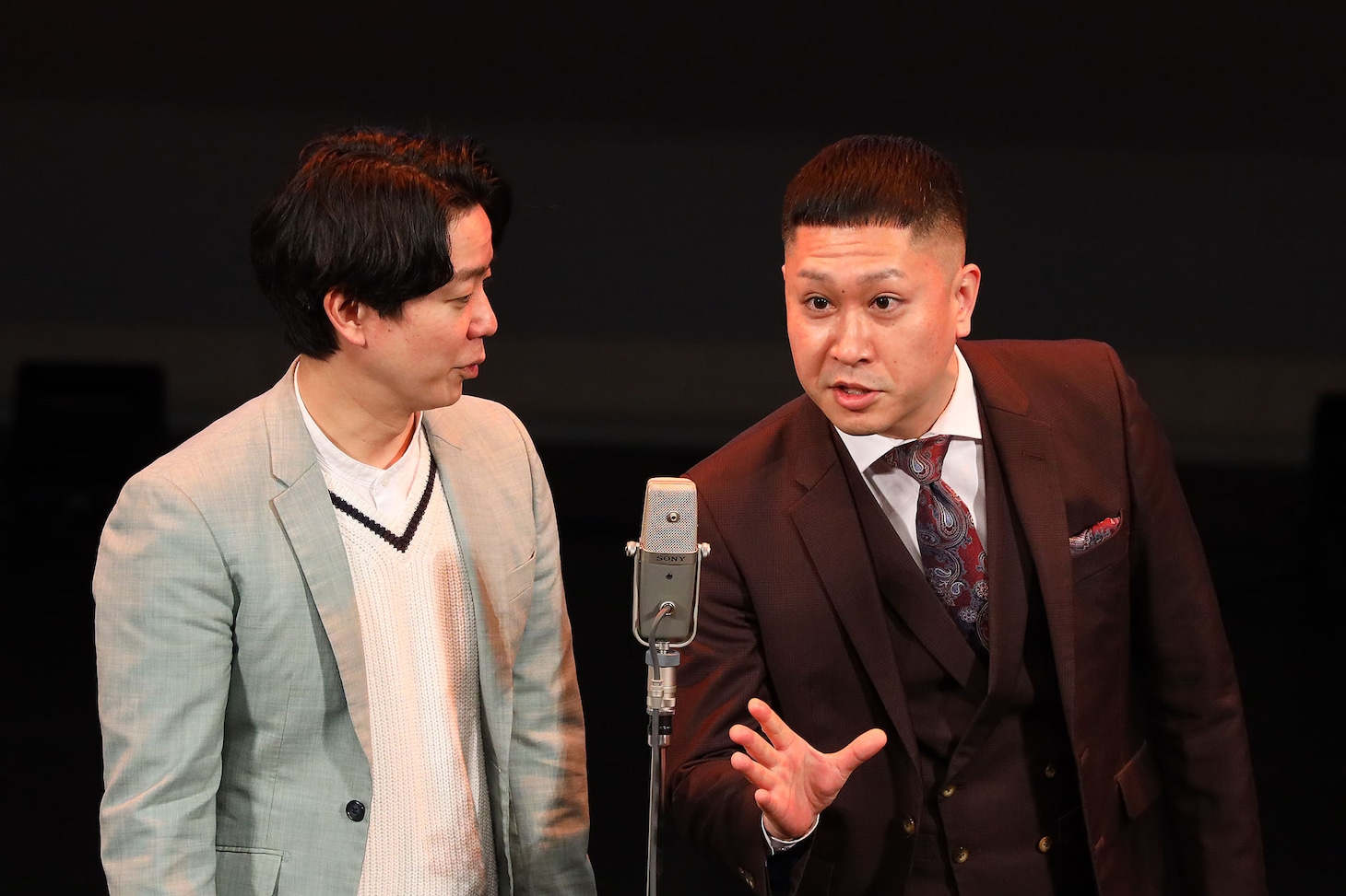 オール阪神・巨人結成50周年公演に明石家さんまが駆けつける、おむつプレゼントで伏線回収