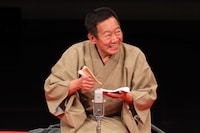 オール阪神・巨人結成50周年公演に明石家さんまが駆けつける、おむつプレゼントで伏線回収