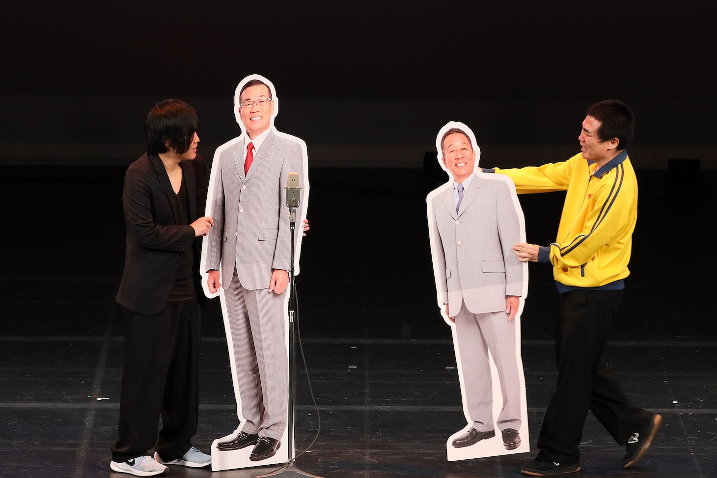 オール阪神・巨人結成50周年公演に明石家さんまが駆けつける、おむつプレゼントで伏線回収