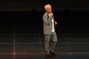 オール阪神・巨人結成50周年公演に明石家さんまが駆けつける、おむつプレゼントで伏線回収
