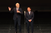 オール阪神・巨人結成50周年公演に明石家さんまが駆けつける、おむつプレゼントで伏線回収