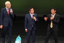 オール阪神・巨人とトークする明石家さんま