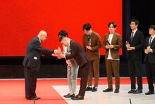 エバースが大賞、家族チャーハンが新人賞に「上方漫才協会大賞」各賞発表