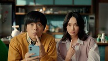 バカリズムと臼田あさ美が出演するCM「SUUMO バカリズムさん夫婦 ノウハウとお金篇」のワンシーン