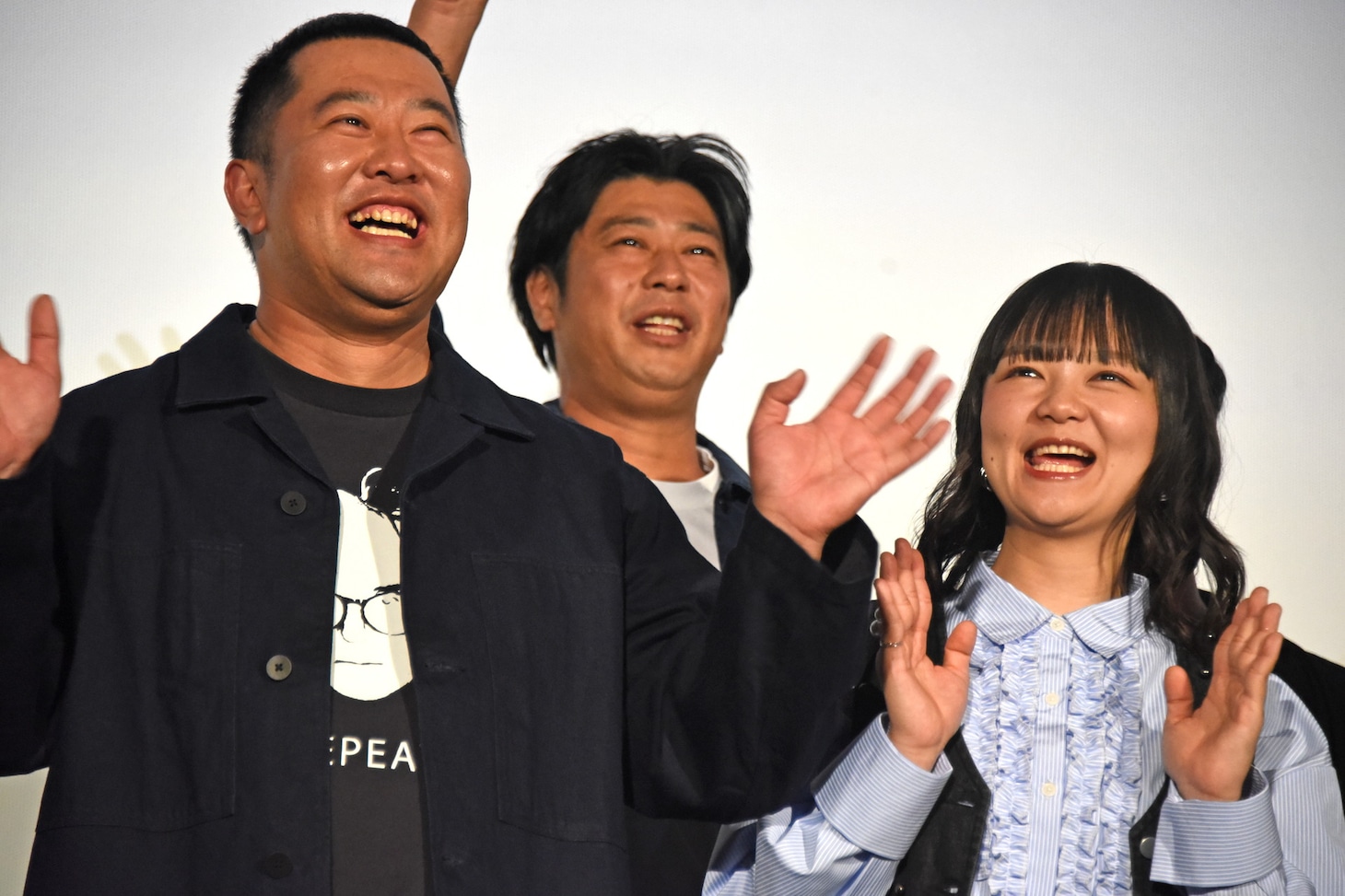 左から、とにかく明るい安村、パンサー尾形、蛙亭イワクラ