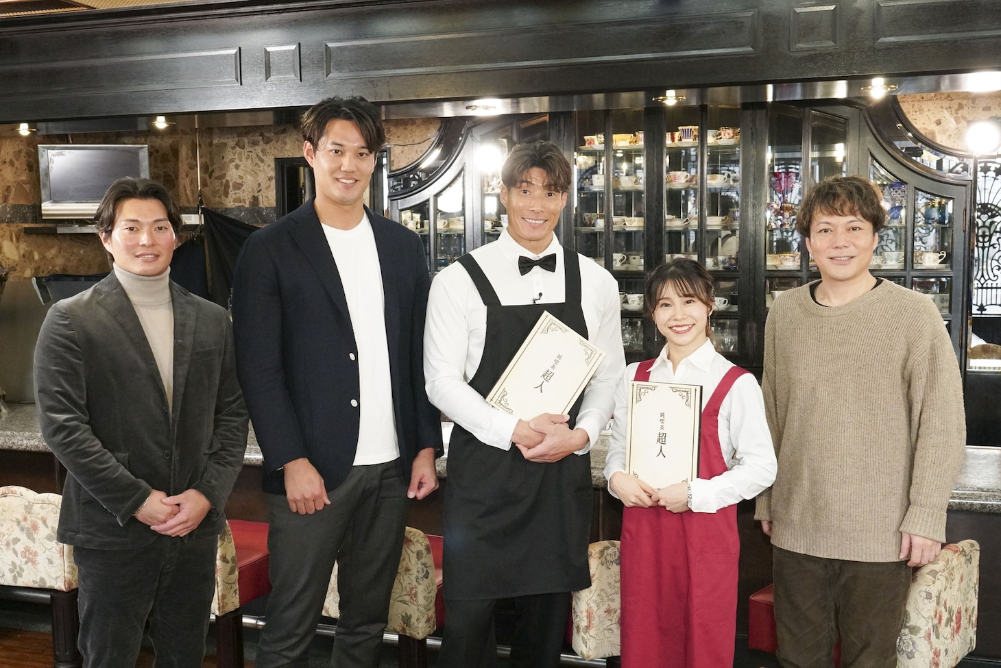 左から北條史也、藤浪晋太郎、糸井嘉男、杉原愛子、シャンプーハット恋さん