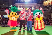 左から、パナシバくん、アルコ＆ピース、CoCoネェさん