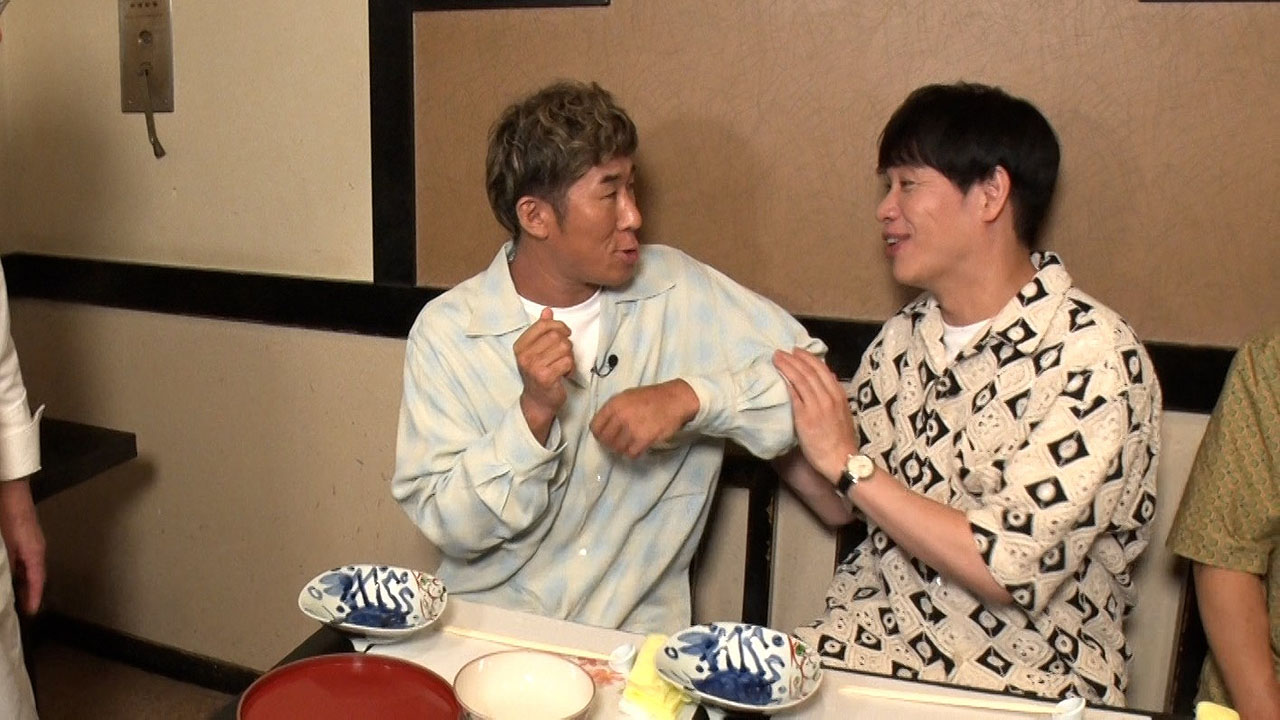 食レポをめぐってじゃれあう麒麟の2人