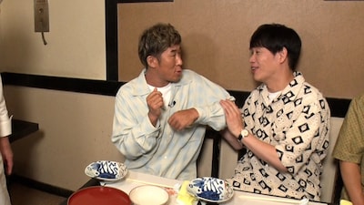 食レポをめぐってじゃれあう麒麟の2人