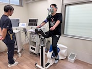 メディカルチェックを受けるネイビーズアフロはじり