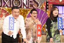 左からアンタッチャブル、水卜麻美アナウンサー