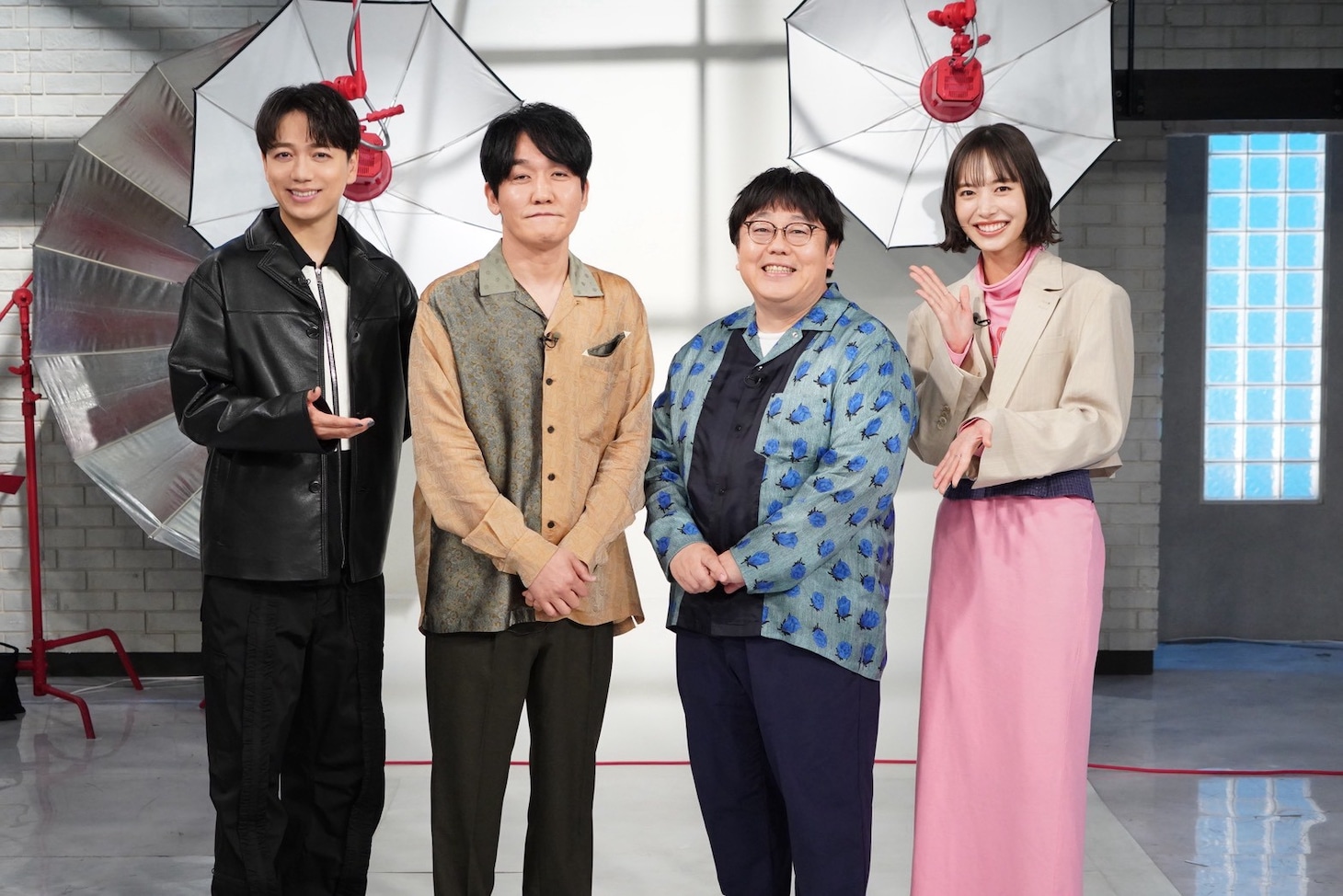 左から山崎育三郎、タイムマシーン3号、井桁弘恵